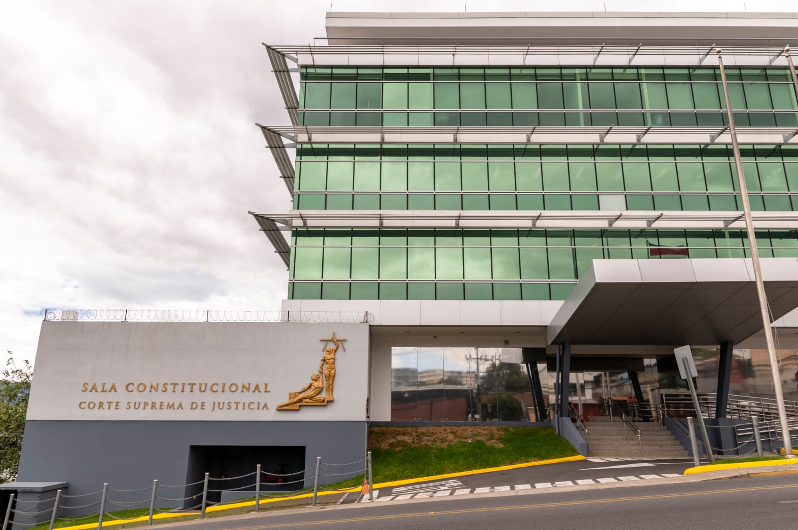 LA SALA CONSTITUCIONAL DE COSTA RICA ACTÚA CON ALEVOSÍA Y PREMEDITACIÓN CONTRA EL PUEBLO